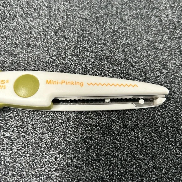 Fiskars Edging Craft Scissors Set - Picture 6 of 6